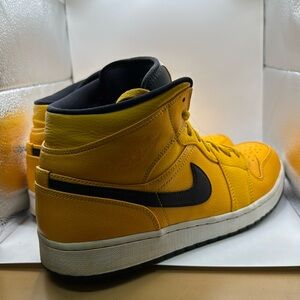 Air Jordan 1 Mid - University Gold/Black/White SKU 554724 700
